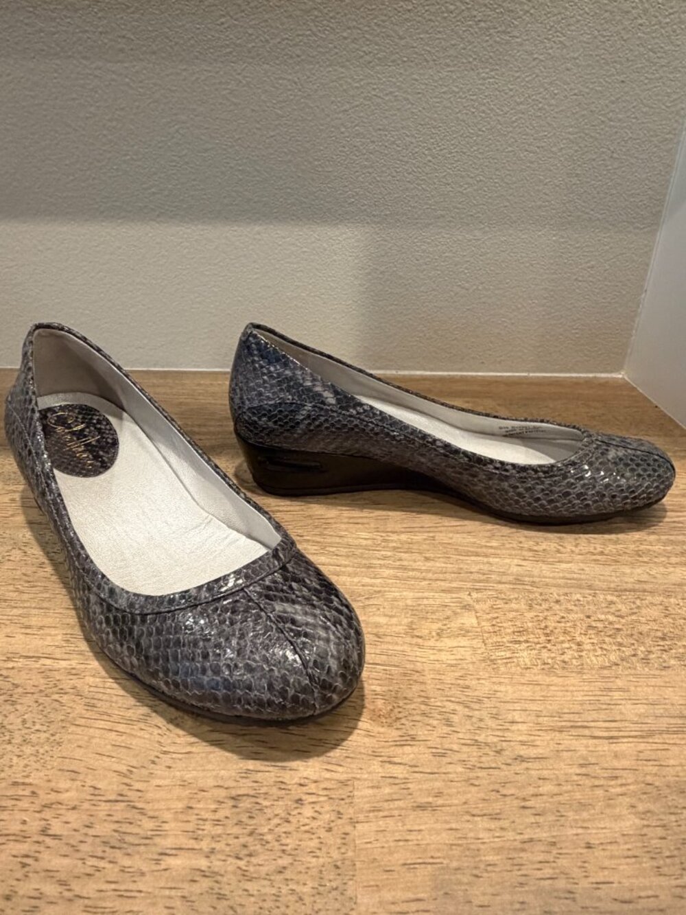 Cole Haan Air Tali Snakeskin Print Wedge Flats Gray Black 6.5 - Picture 3 of 7